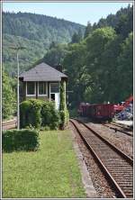 294 395 holt die drei Beladenen Waggons ab, und stellt die zwei leeren Waggons auf dem Ladegleis zur beladung bereit. Aufgenommen am Morgen des 8.06.07 in Rummenohl.