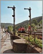 Am Morgen des 08.06.07 erreicht die Hagener 294 395 mit zwei Schrottwagen den Bahnhof Rummenohl. Nach dem abhngen der Wagen fhrt sie nun an das andere Zugende, um die Waggons dem Schrotthndler zuzustellen.