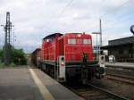 BR 294 720-8 fhrt am 22.06.07 mit ein paar Gterwaggons am Solinger Hbf vorbei