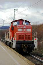 Br.294 durchfhrt am 3.03.2007 den Bahnhof von Vaihingen an der Enz in Richtung Illingen.
