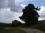 Da hat sich der Lokfhrer einen Spass erlaubt! Anstatt die Weien Lichter hat er das Schlusssignal eingeschaltet! 294 598 am 10.07.2007 zwischen Gebenbach und Hirschau! (Strecke Amberg-Schnaittenbach)
