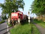 Am 04.06.2007 rangiert 294 716 in Hirschau einen Wagen aus.