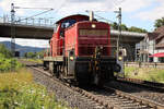 294 643 dieselt am 29.07.2021 durchs romantische Mittelrheintal bei Braubach in Richtung Süden