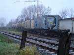 Strecke Linder - Heinsberg. Zugestellte Kessel- und Containerwagen fr den Industrie Park Oberbruch im Bahnhof Grebben. Die Wagen werden per Diesellok 294 von Stollberg aus zugestellt. Eine Kf 3 der RSE rangiert die Wagen auf Werkgelnde.
294 nimmt die leeren Wagen wider mit. Gelegentlich auch Geschlossene Gterwagen 