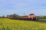 294 715-8 (DB) mit einem gemischtem G�terzug in Meerbusch B�singhoven, 8. April 2026