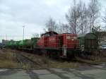 294 753 war am 12.01.2008 mit einigen Mllcontainerwagen des ZMS in Weiden i.d.