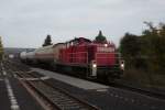 Am 27.10.09 steht die 294 642-4 mit ihrem planmigen Gterzug in Groen-Buseck und wartet auf das Abfahrzeichen richtung Gieen.