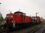 294 324-9 und 294 364-5 unterwegs mit schwerer Fracht!!!,am 10.4.2005 im Bahnhof Illertissen