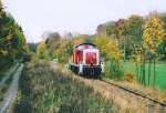 294 217 fhrt am 27.10.00 allein zum Gyproc-Anschluss, um einen Gterwagen abzuholen. Am rechten Bildrand verluft das Streckengleis nach Rothenburg.