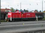 Diese 294 wird gleich einen Zug bestehend aus Holzladern und lwagons nach Deggendorf bringen, um dort in Richtung Hengersberg/Schwaiger Holzverarbeitung zu fahren.