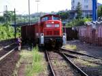 BR 294 beim rangieren im Bf Kirchheim / Neckar; sehr schn sieht man, wie die Lok ferngesteuert wird.