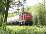 Mit Kesselwagen durchfhrt 294 857-8 Wanne-Unser-Fritz. 20.04.2007