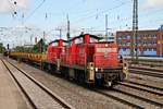 Durchfahrt am 25.08.2015 von 294 575-6 zusammen mit 290 626-1 in München Heimeranplatz, die an diesem Tag einen schweren gemischten Güterzug bespannten, in Richtung Ostbahnhof.