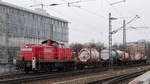 294 889 Railion mit einem kurzen Zug Kesselwagen unterwegs nach Köttewitz (Müglitztal); Dresden Hbf.