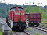 Die Rangierlokomotive 294 783-6 rangiert Mitte Mai 2020 am Hattinger Bahnhof. (Standort P&R Parkplatz)