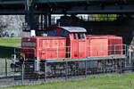 Die Diesellokomotive 294 582-2 war Ende April 2021 in Rheinpark Duisburg-Hochfeld unterwegs.
