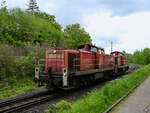 Mitte Juli 2021 befuhr dieses V90-Duo (294 890-9 & 294 792-7) die Strecke der Ruhrtalbahn in Hattingen.