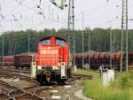 Ein Nachschuss von der 294 719-0 von DB Railion rangiert in Stolberg(Rhld)Hbf bei Sonnenschein am 21.8.2012.