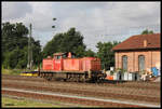 295052 wartet hier am 21.7.2017 im Bahnhof Bohmte auf den Zug der VLO, den sie mit nach Osnabrück nehmen wird.