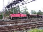 295 069-9 rangiert mit ein paar Gterwagen im Bad Harzburger Bahnhof  
(2.7.07)