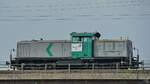 Die Diesellokomotive 295 026-9 auf Solofahrt, so gesehen Ende August 2022 in Duisburg.