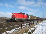 295 070-7 fhrt am 14.02.09 kurz hinter Reinfeld (Holst.) mit einem bergabezug aus Lbeck Richtung Sden.