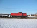 Mitzieher auf die 295 063-2 mit einem bergabezug aus Hamburg kurz vor der Durchfahrt in Reinfeld (Holst.) am 14.02.09.