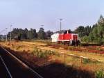 295 074-9 mit bergabegterzug Osnabrck-Hesepe auf Bahnhof Bramsche am 2-6-2000.