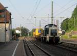 295 095-4 von Railsystems zieht am 02. Juni 2014 einen Kran durch Kronach in Richtung Saalfeld.