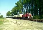 295 077 mit Gterzug Richtung Wilhelmshaven am 26.09.2003 zwischen Varel und Jaderberg