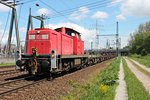 Mit einem Containerzug rangierte am 26.05.2015 die 295 019-4 beim Umspannwerk in Hamburg Waltershof.