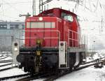 296 050-8 rangiert in Gremberg am 13.01.2010 bei immer strker werdenden Schneefall .