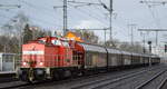 DB Cargo AG mit  298 328-6  [NVR-Nummer: 98 80 3298 328-6 D-DB] und einem Ganzzug Schiebewandwagen bei einer Übergabefahrt am 19.02.20 Durchfahrt Bf. Golm (Potsdam).