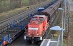 DB Cargo AG (D) mit  298 313-8  [NVR-Nummer: 98 80 3298 313-8 D-DB] und einigen Schiebewandwagen Richtung Rangierbahnhof Seddin am 17.12.20 Durchfahrt Bf.