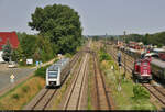1648 953-5 (Alstom Coradia LINT 41) erreicht auf Höhe der 298 135-5 die Bahnhofsanlagen von Aschersleben.