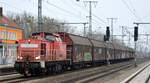 DB Cargo AG (D) mit  298 317-9  [NVR-Nummer: 98 80 3298 317-9 D-DB] und Übergabezug am 25.11.21 Durchfahrt Bf. Golm.