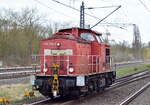 DB Cargo AG (D) mit ihrer  298 319-5  [NVR-Nummer: 98 80 3298 319-5 D-DB] am 30.03.23 Durchfahrt Bahnhof Berlin Hohenschönhausen.