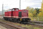 LOK OST 298 135-5 als Tfzf Richtung Abzweig Br�cke, am 19.10.2026 in Magdeburg-Neustadt.