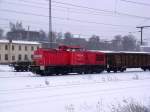 298 326-0 steht am 25.11.08 mit einem kurzen Gterzug im Bahnhof Freiberg.