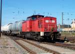 298 323 mit einem Zug Kesselwagen in Coswig (Dresden) - 26.09.2003
