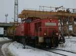 298 325 holte,am 14.Februar 2012,einen Tankcontainerwagen,aus dem Anschlu Gasstation,in Mukran ab.