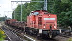 DB Cargo AG (D) mit  298 313-8  [NVR-Nummer: 98 80 3298 313-8 D-DB] und einigen Güterwagen am 19.08.21 Berlin Buch.