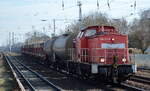 DB Cargo AG (D) mit  298 312-0  [NVR-Nummer: 98 80 3298 312-0 D-DB] und Übergabezug am 02.03.22 Berlin-Hirschgarten.