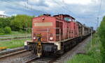 DB Cargo AG (D) mit  298 307-0  [NVR-Nummer: 98 80 3298 307-0 D-DB] und einigen Güterwagen am 25.05.22 Durchfahrt Bf.