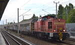 DB Cargo AG (D) mit  298 319-5  [NVR-Nummer: 98 80 3298 319-5 D-DB] und einigen Güterwagen am 19.09.22 Berlin Blankenburg.