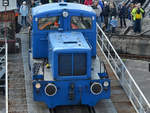 Die Diesellokomotive V15 1001 auf der Drehscheibe des Eisenbahnmuseums in Dresden.