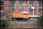 Bei der Vorbeifahrt mit einem Personenzug aus Leipzig kommend fotografierte ich am 26.4.1992 in Miltitz bei Leipzig diese mir unbekannte Werklok. Es dürfte sich dabei um eine V 10 bzw. V 15 handeln.