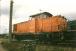 344 011 vom Bh Rostock Seehafen rangiert im Oktober 1998 in Rostock.