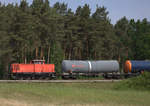 98 80 3346 685-1D-ELS führt einen kurzen Kesselwagenzug bei Wesenberg.