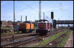 Rangierlok 345132 rechts in neuer DB Lackierung und daneben 345133 in alter Reichsbahn Farbe am 9.8.1998 im HBF Halle (Saale).